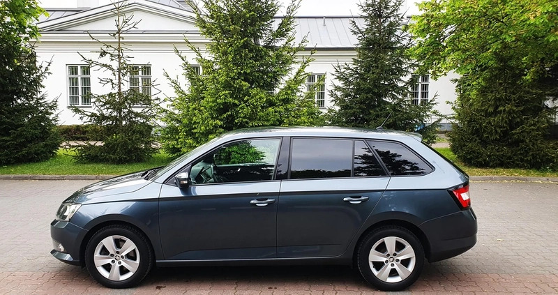Skoda Fabia cena 37500 przebieg: 139996, rok produkcji 2018 z Warszawa małe 232